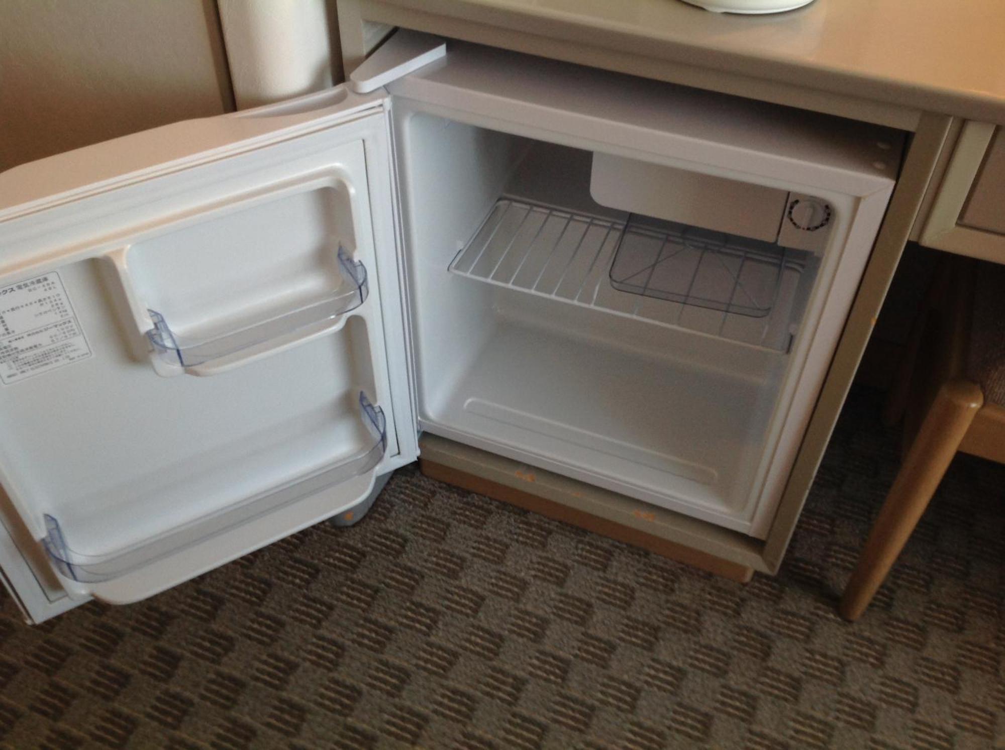 Shin Furano Prince Hotel Chambre photo A mini-fridge in a hotel room