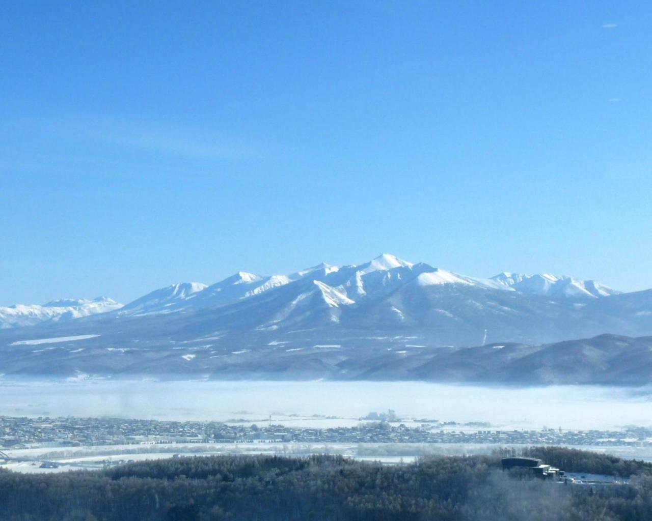 Shin Furano Prince Hotel Extérieur photo View of the range from the west