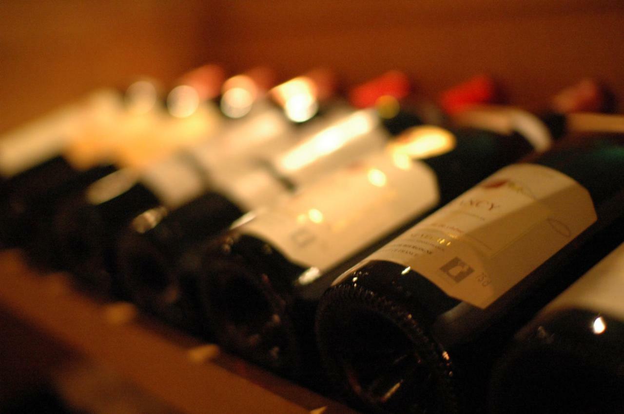 Shin Furano Prince Hotel Extérieur photo Wine bottles in a wine rack